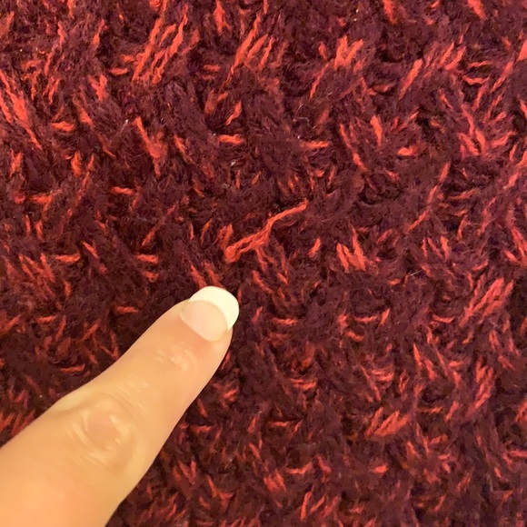 Red sweater - Picture 9 of 9